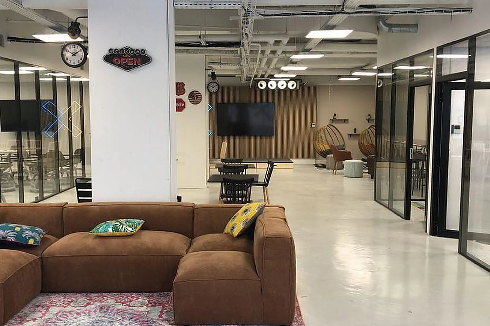 Lieux événementiels, NEXT-U CAFÉ