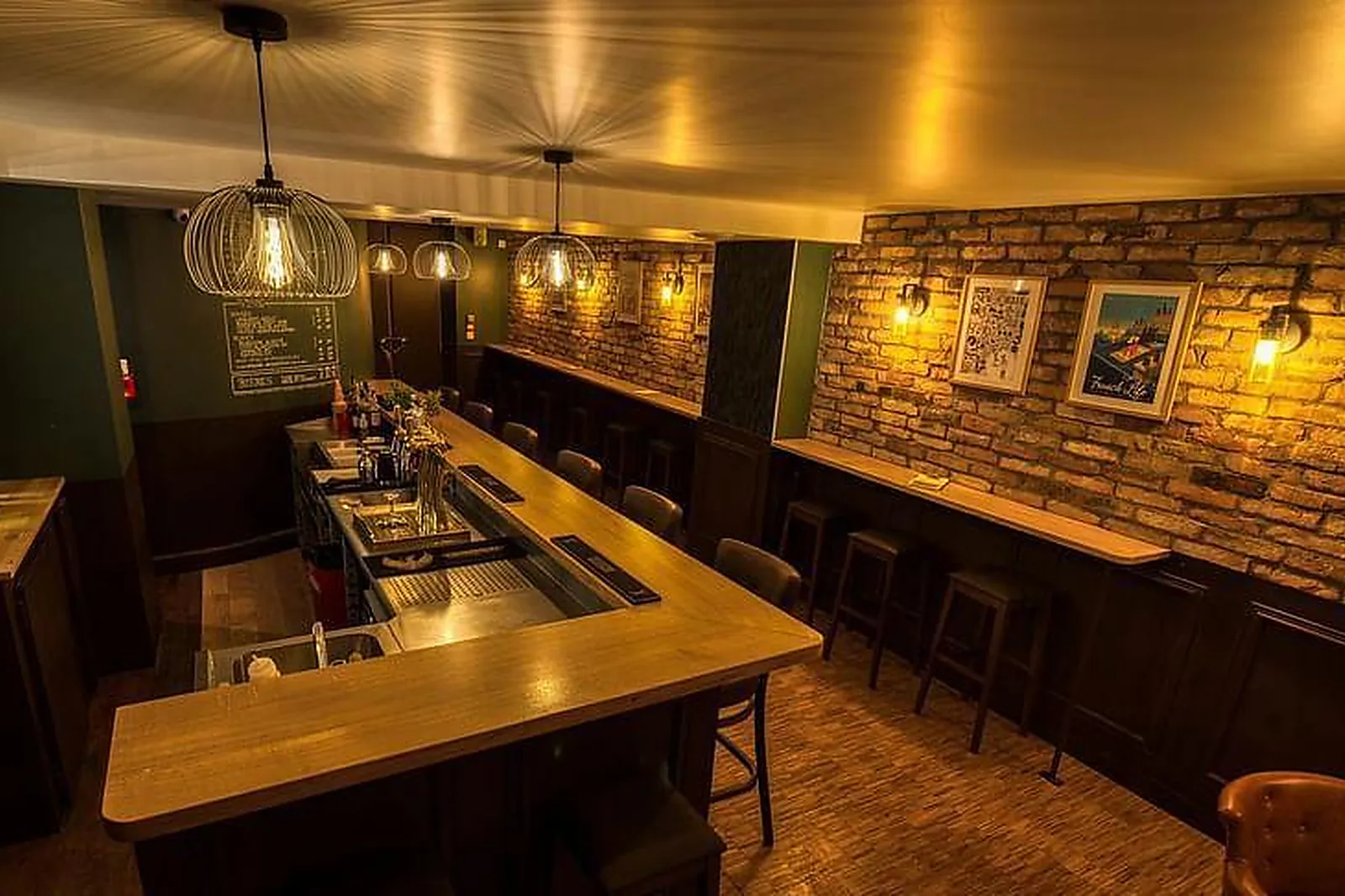 Lieux événementiels, NI UNE NI DEUX