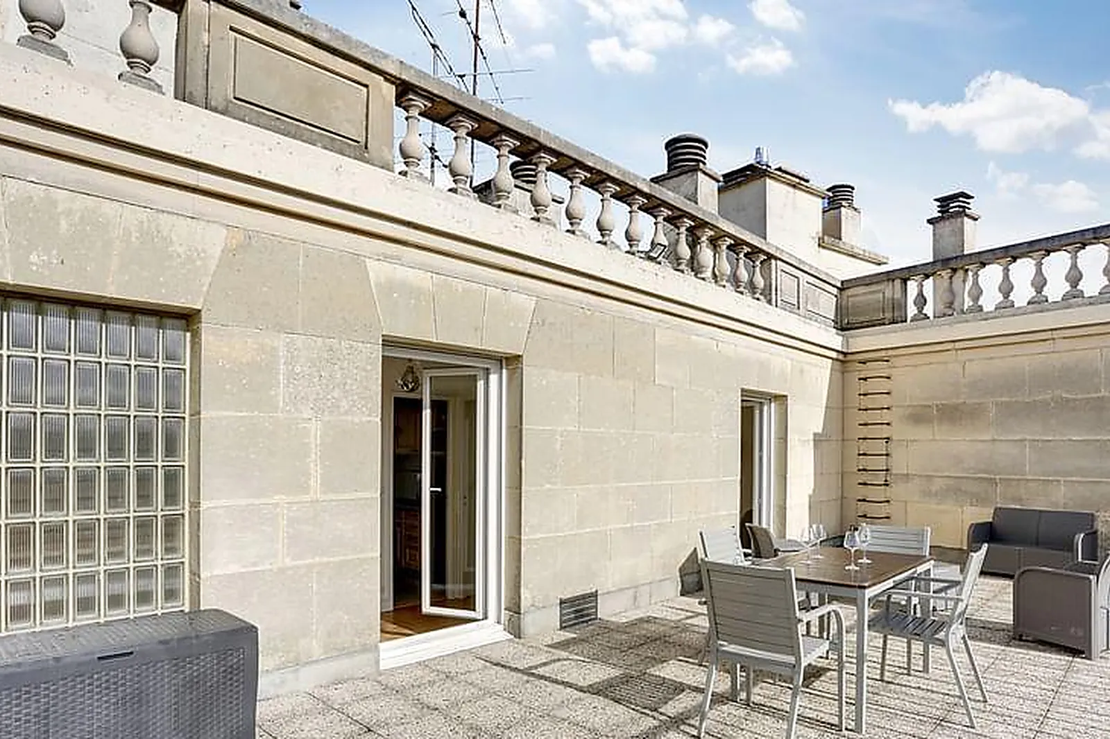 Lieux événementiels, NID DU ROI