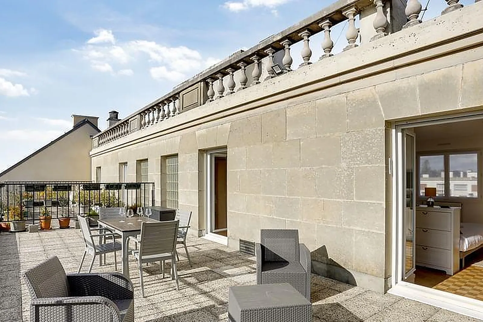 Lieux événementiels, NID DU ROI