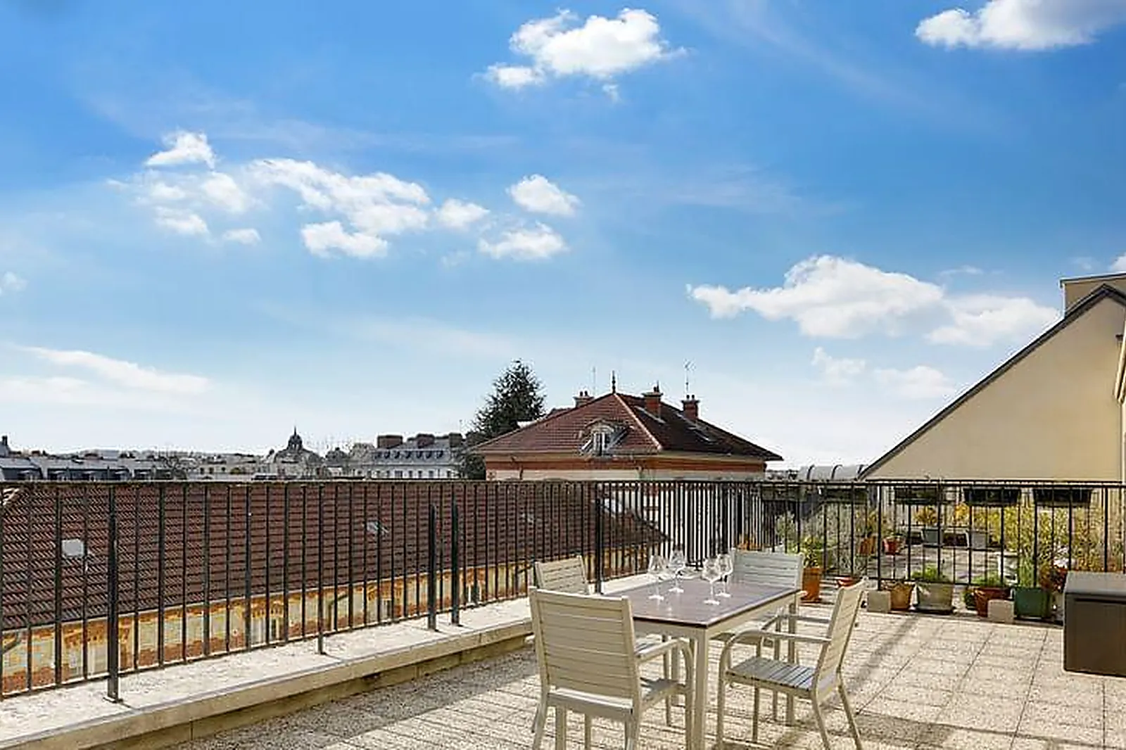 Lieux événementiels, NID DU ROI