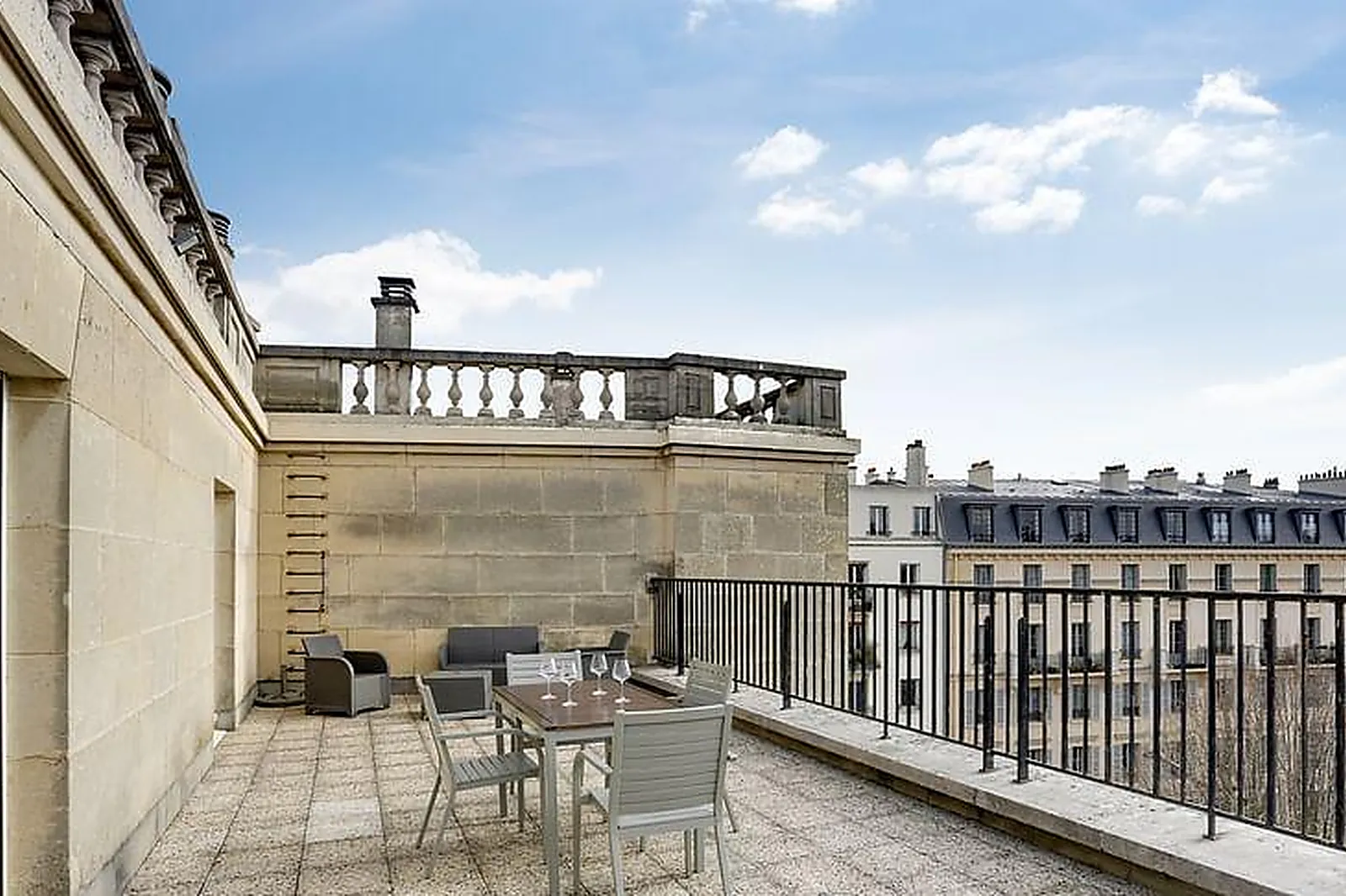 Lieux événementiels, NID DU ROI