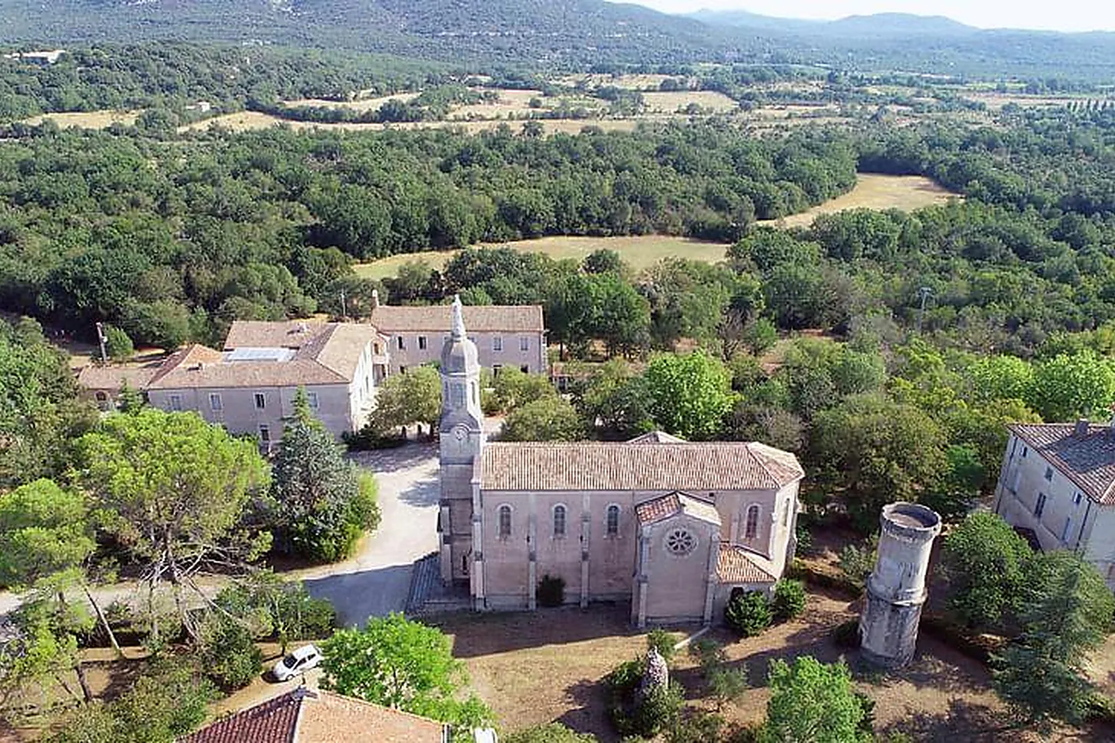 Lieux événementiels, NOTRE DAME DE LA GARDIOLLE