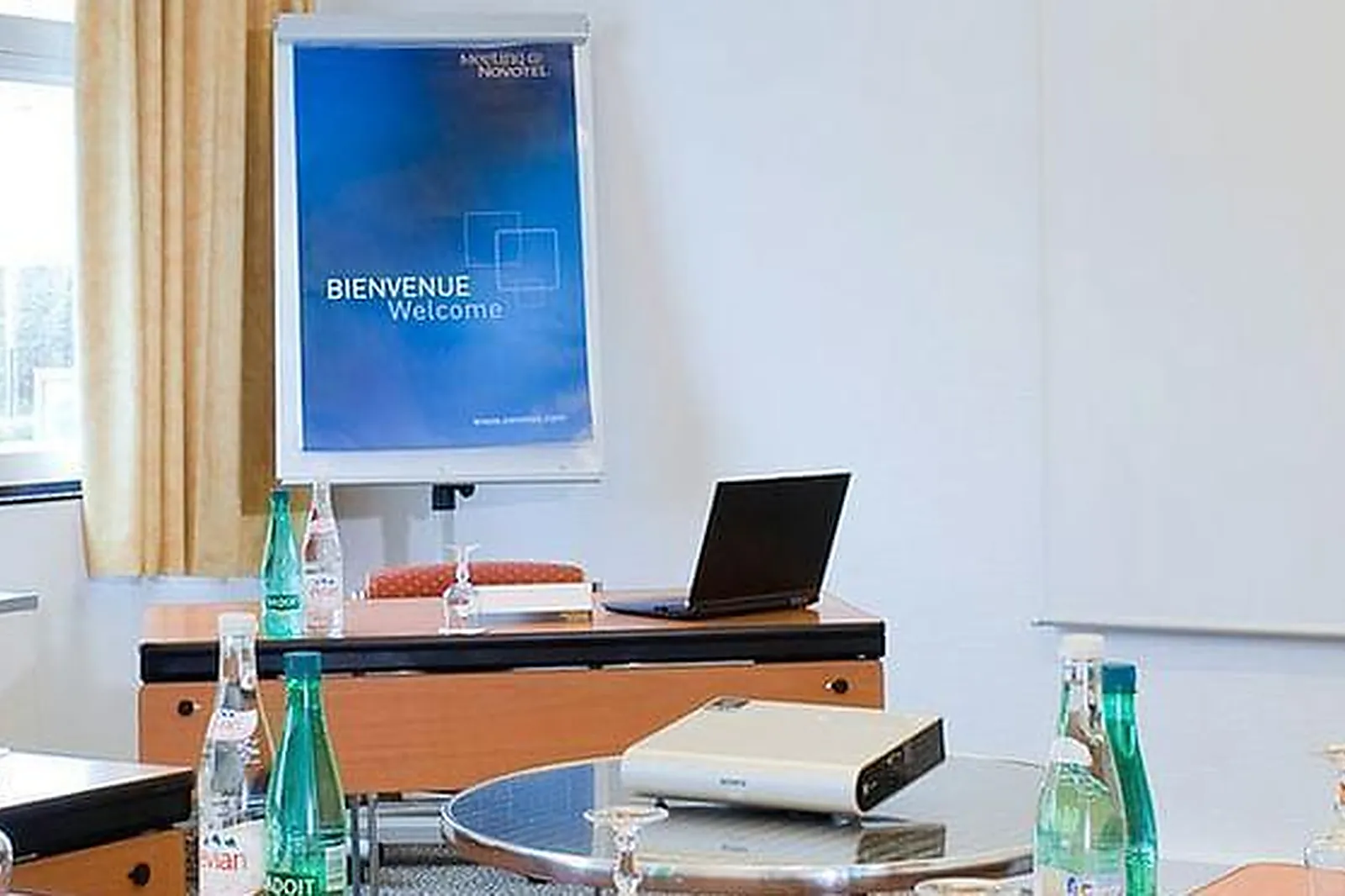 Lieux événementiels, NOVOTEL AMIENS EST ****