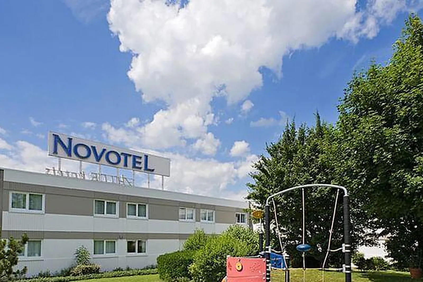 Lieux événementiels, NOVOTEL AMIENS EST ****