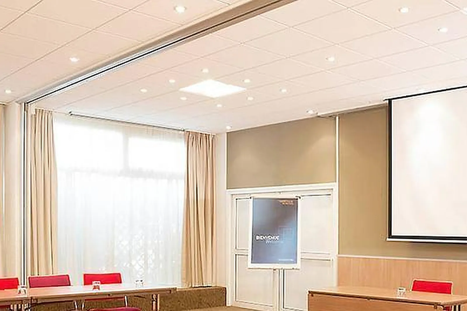 Lieux événementiels, JUM HÔTEL SAINTS-GEOSMES