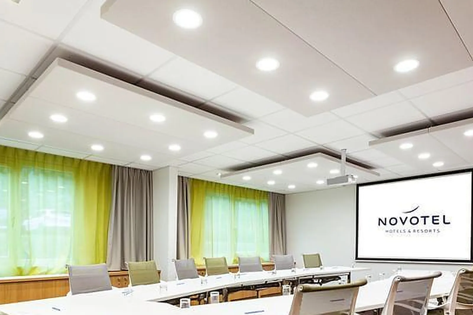 Lieux événementiels, JUM HÔTEL SAINTS-GEOSMES