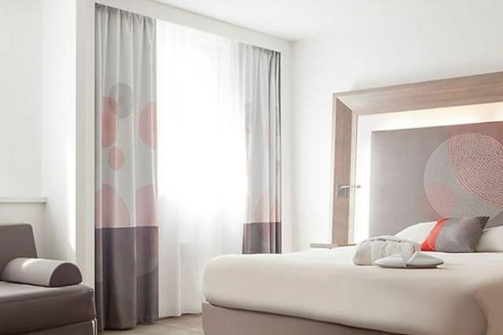 Lieux événementiels, NOVOTEL PARIS PONT DE SÈVRES ****