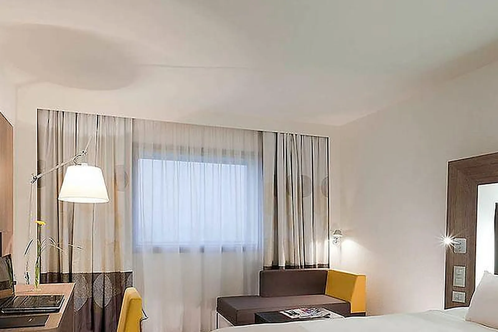 Lieux événementiels, NOVOTEL PARIS LA DÉFENSE ESPLANADE ****