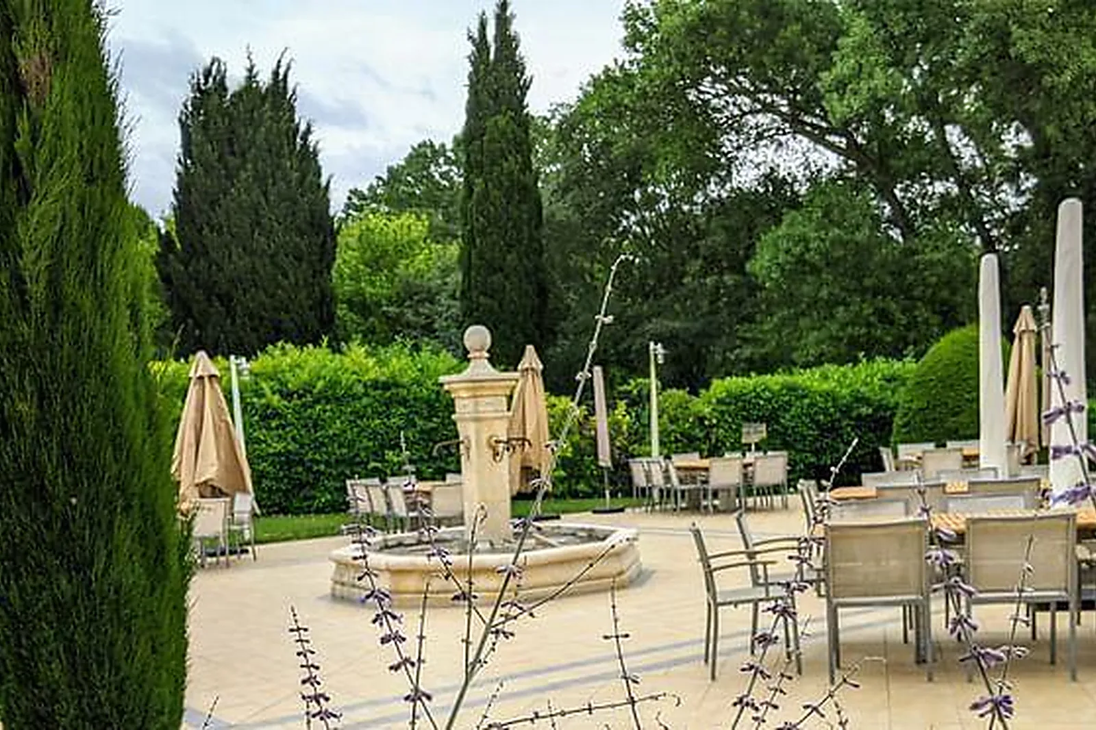 Lieux événementiels, NOVOTEL PONT DE L'ARC FENOUILLERES ****