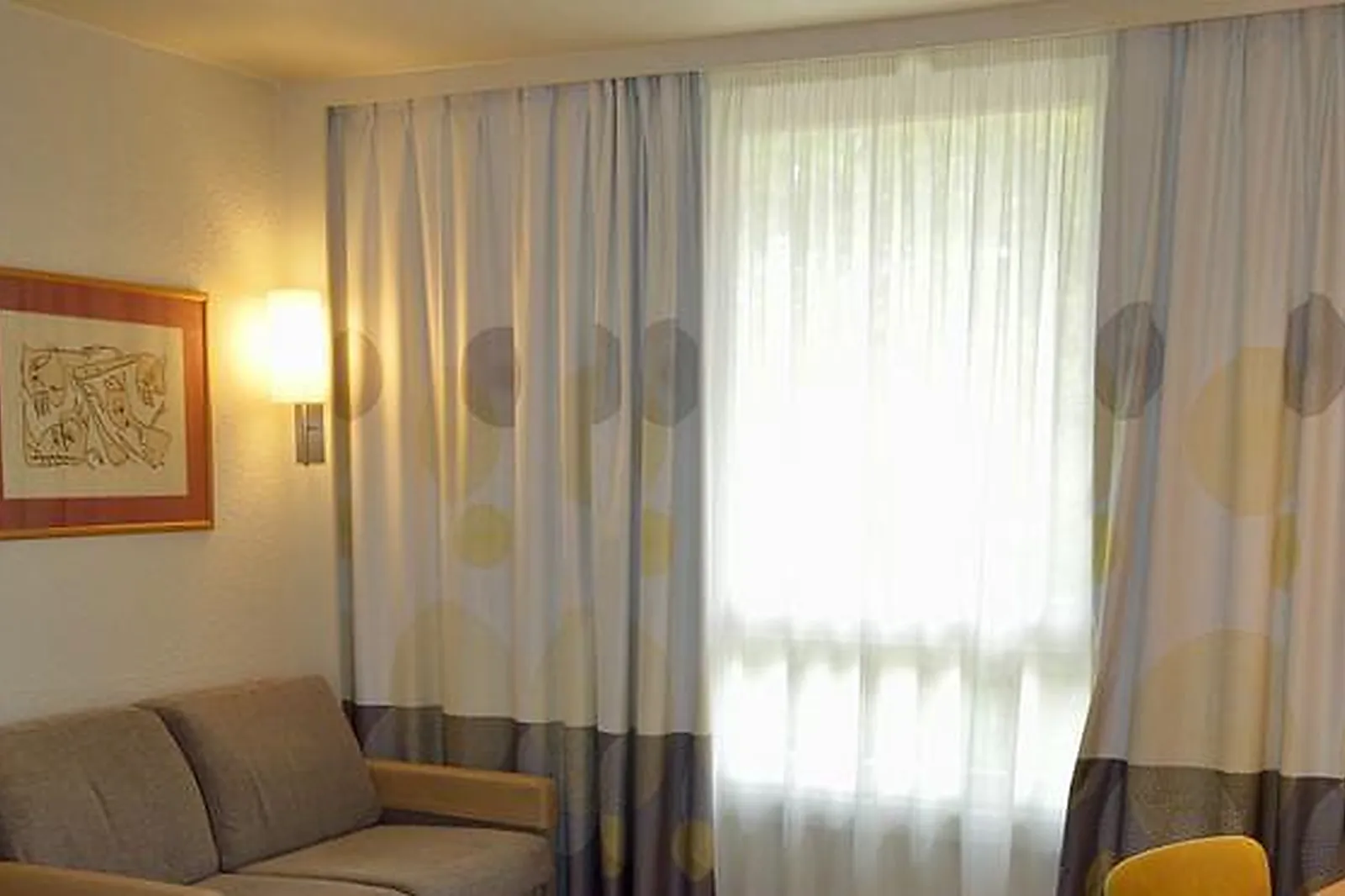 Lieux événementiels, NOVOTEL PONT DE L'ARC FENOUILLERES ****