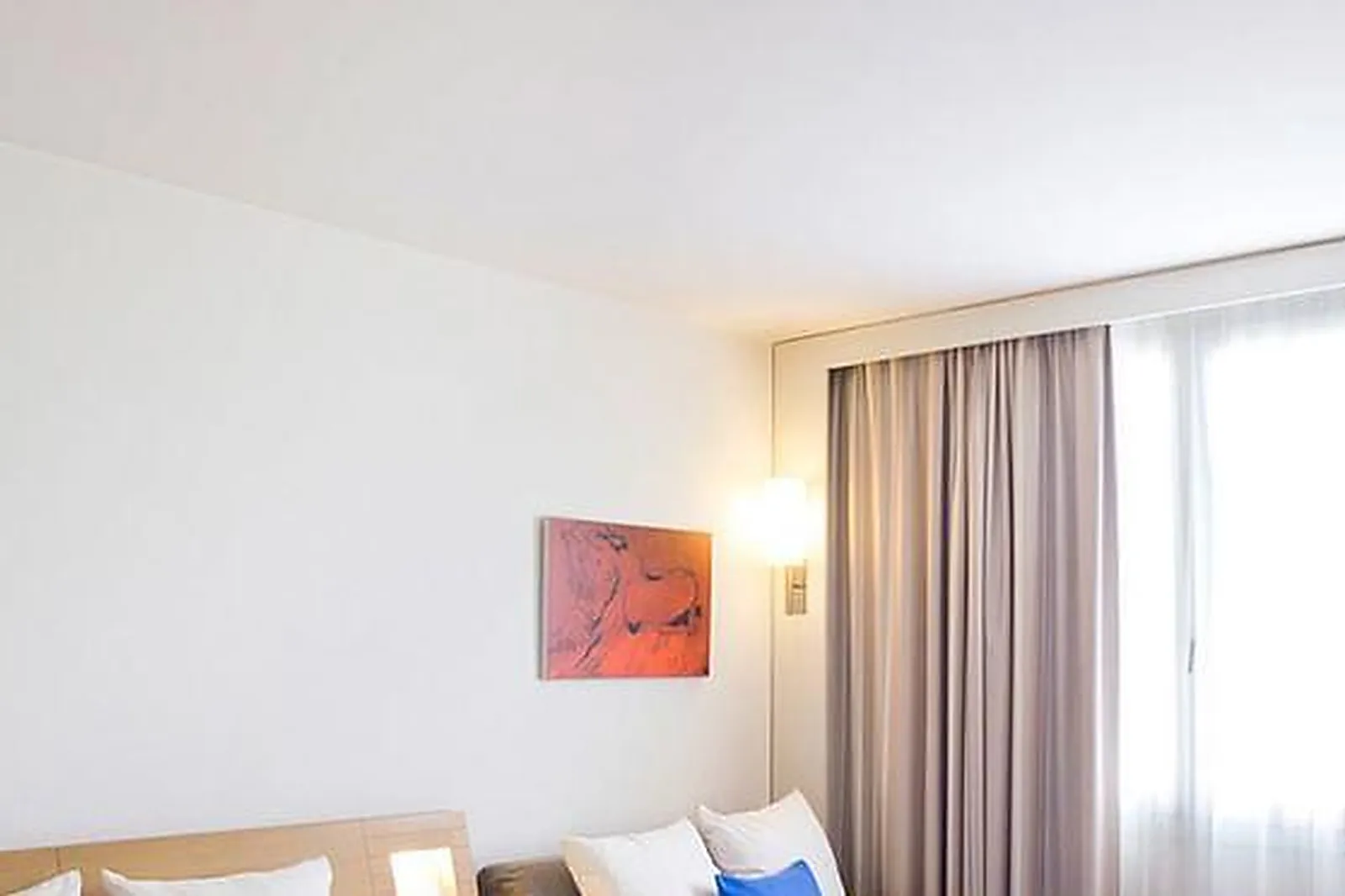 Lieux événementiels, NOVOTEL PONT DE L'ARC FENOUILLERES ****