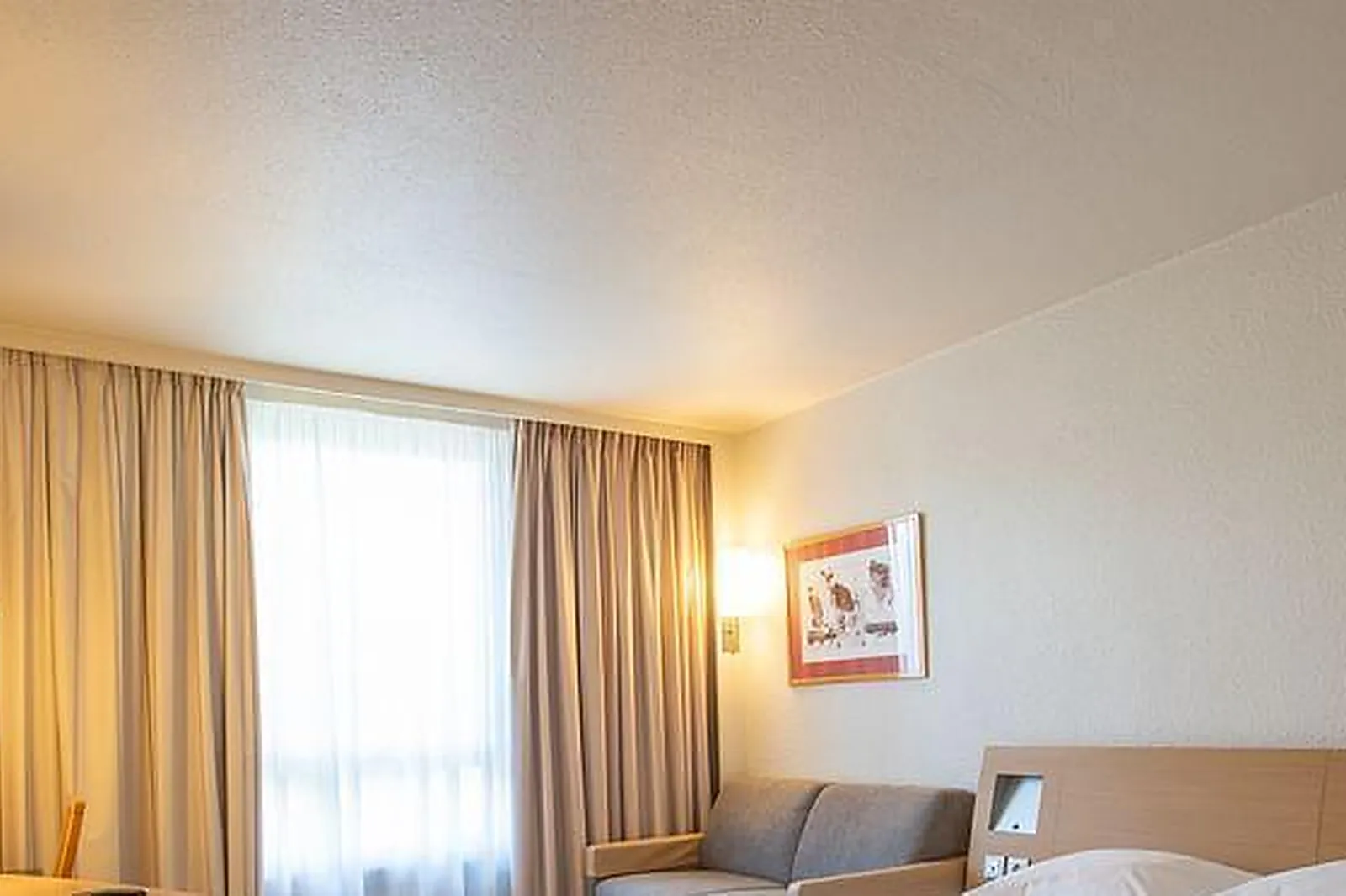 Lieux événementiels, NOVOTEL PONT DE L'ARC FENOUILLERES ****