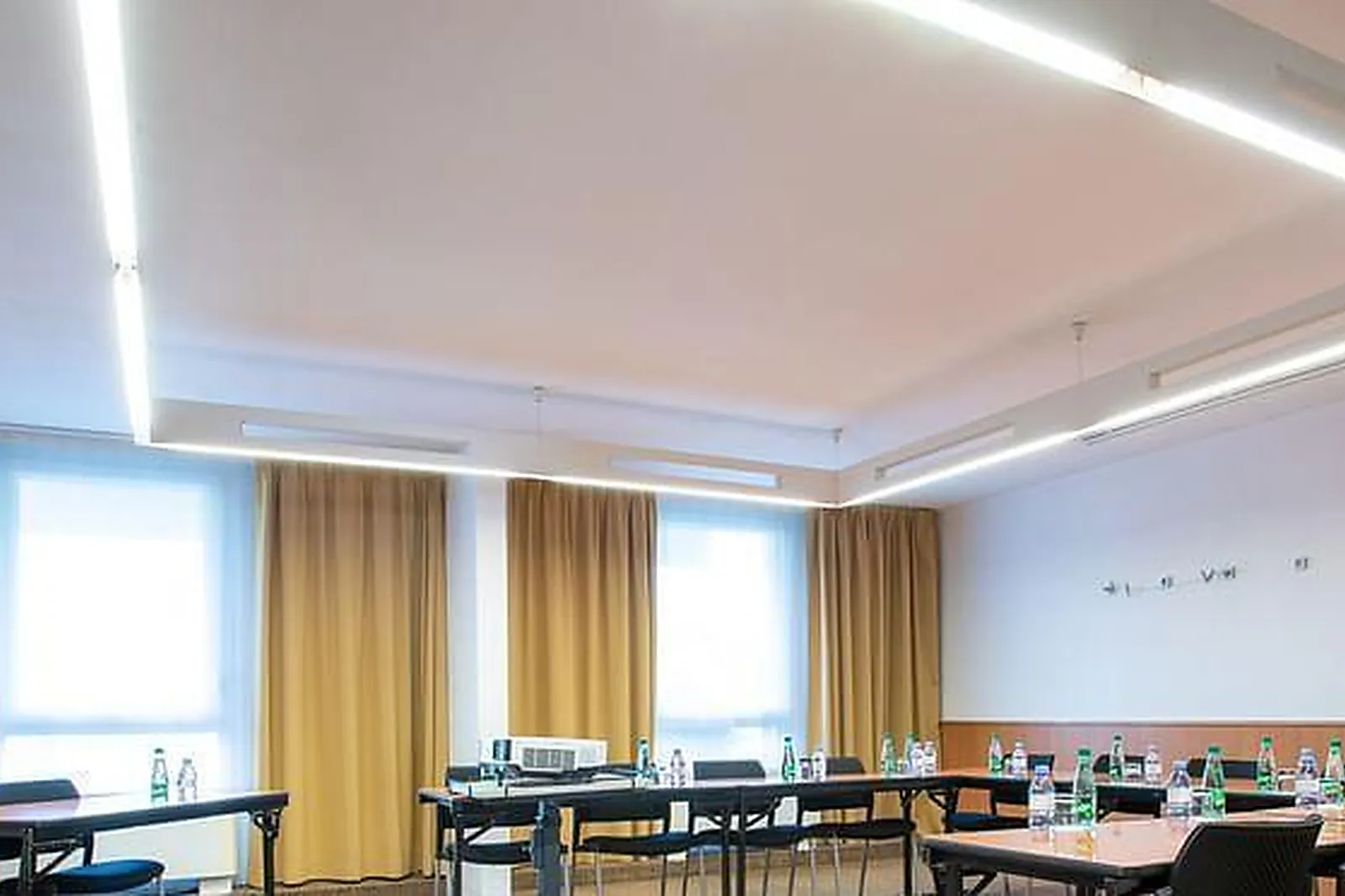 Lieux événementiels, NOVOTEL PONT DE L'ARC FENOUILLERES ****