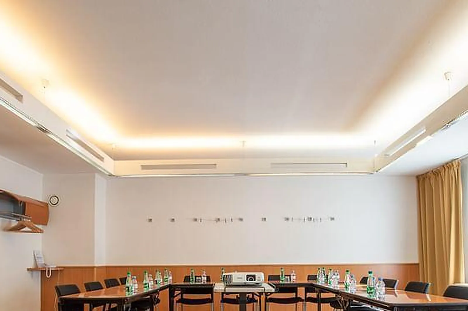 Lieux événementiels, NOVOTEL PONT DE L'ARC FENOUILLERES ****