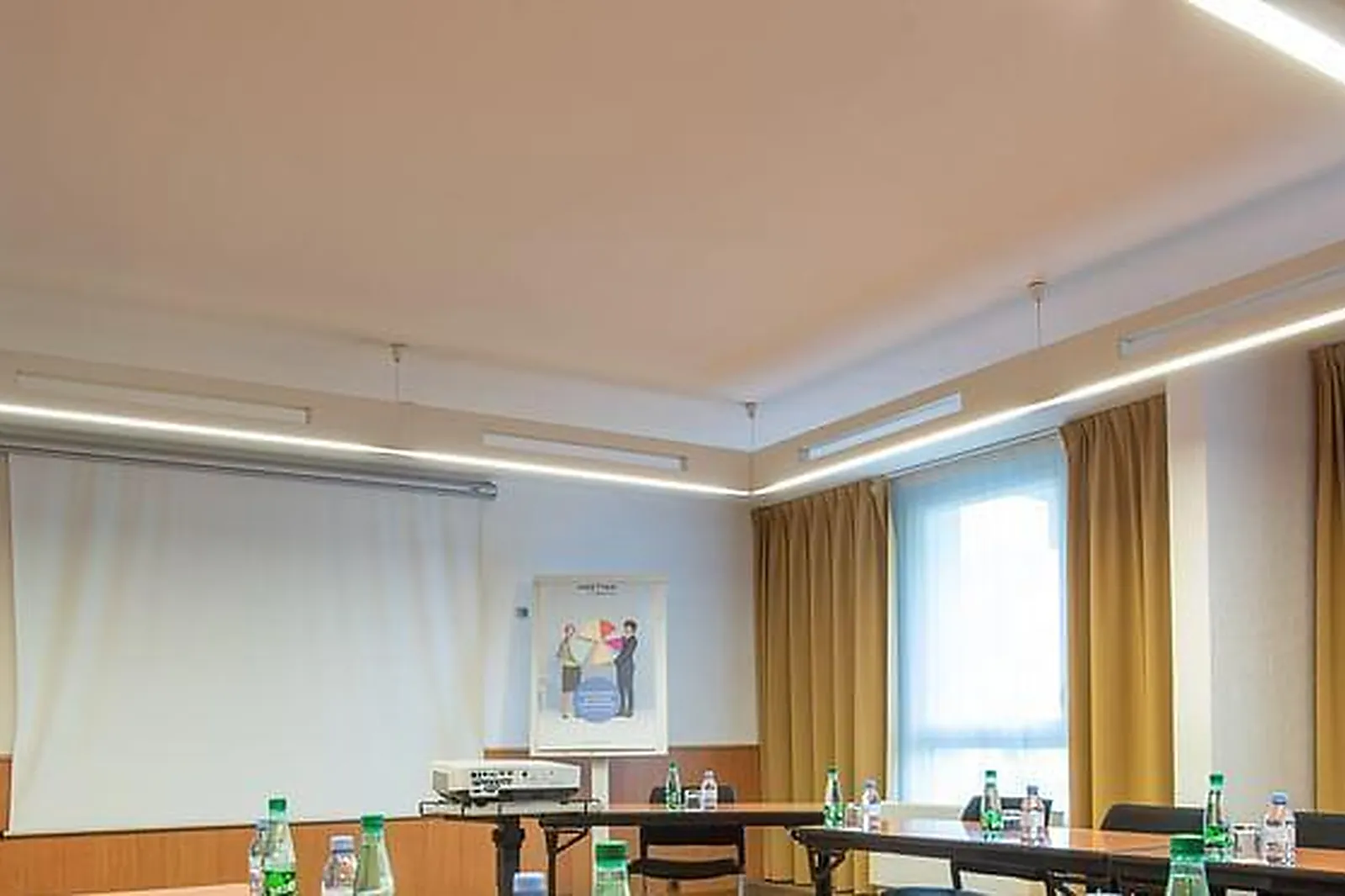 Lieux événementiels, NOVOTEL PONT DE L'ARC FENOUILLERES ****