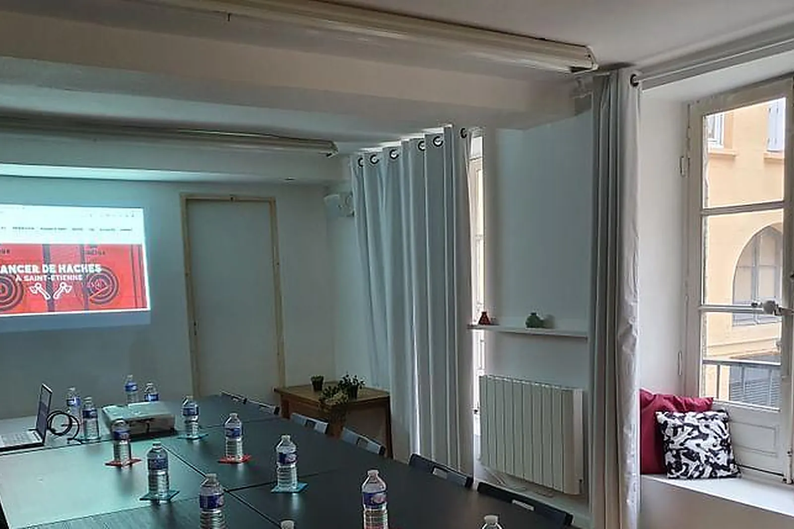 Lieux événementiels, NUMÉRO 8 - LANCER DE HACHE