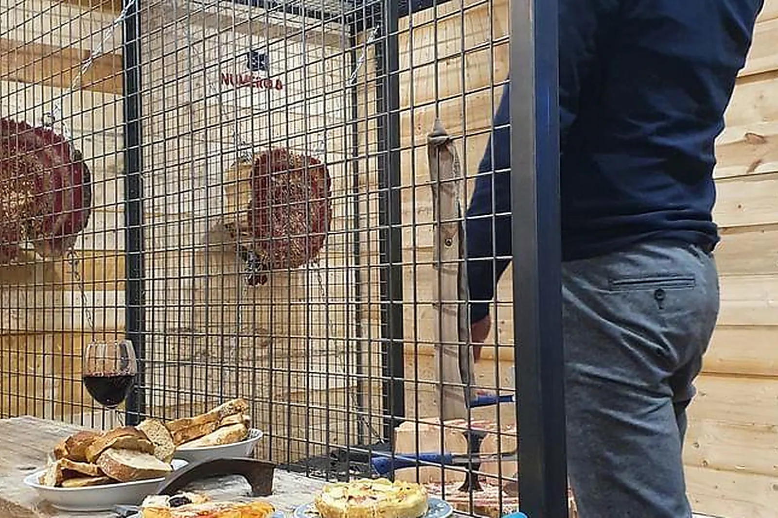 Lieux événementiels, NUMÉRO 8 - LANCER DE HACHE