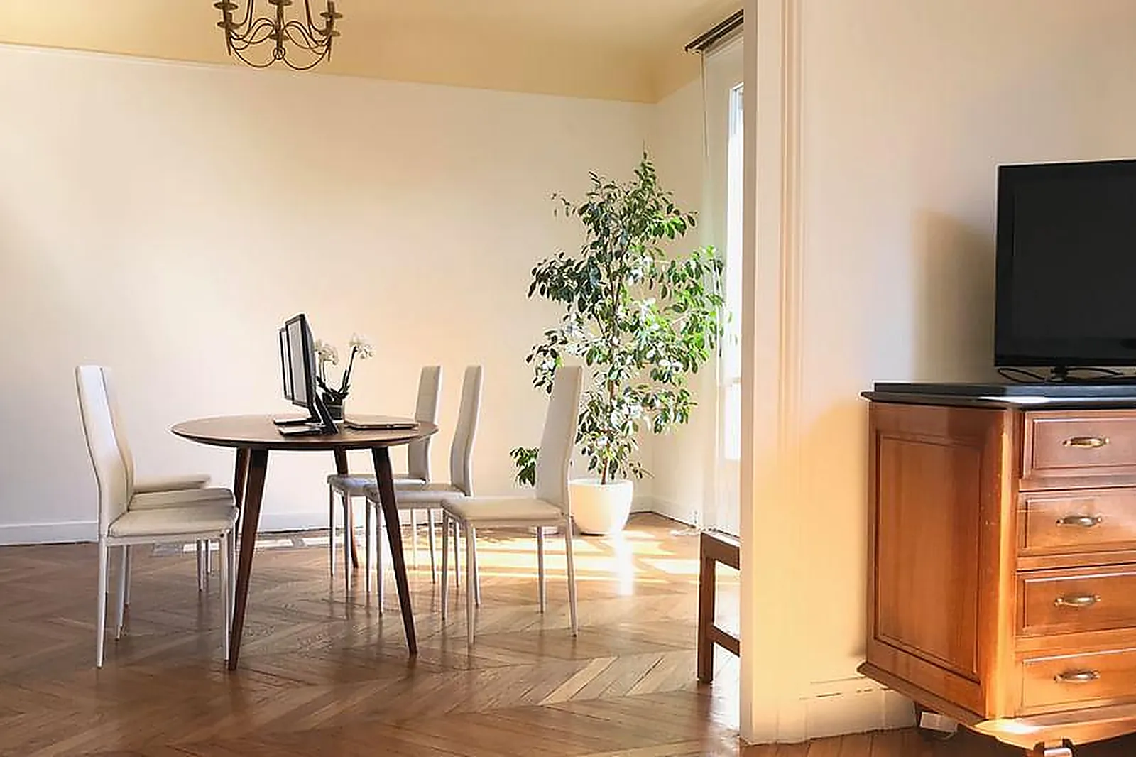 Lieux événementiels, ONE HOUR JOB