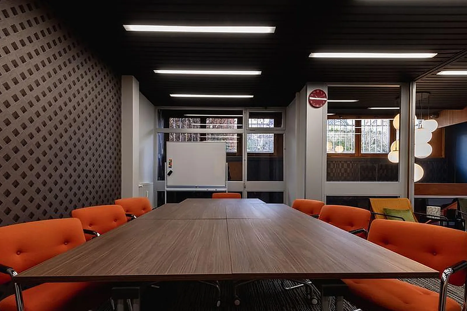 Lieux événementiels, OFFICINA 06 - ESPACE DE COWORKING ET SALLE DE RÉUNION