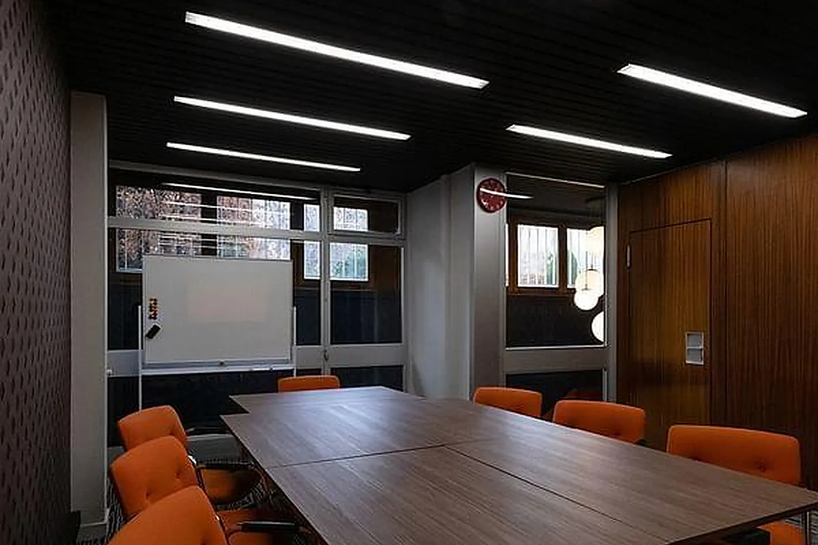 Lieux événementiels, OFFICINA 06 - ESPACE DE COWORKING ET SALLE DE RÉUNION