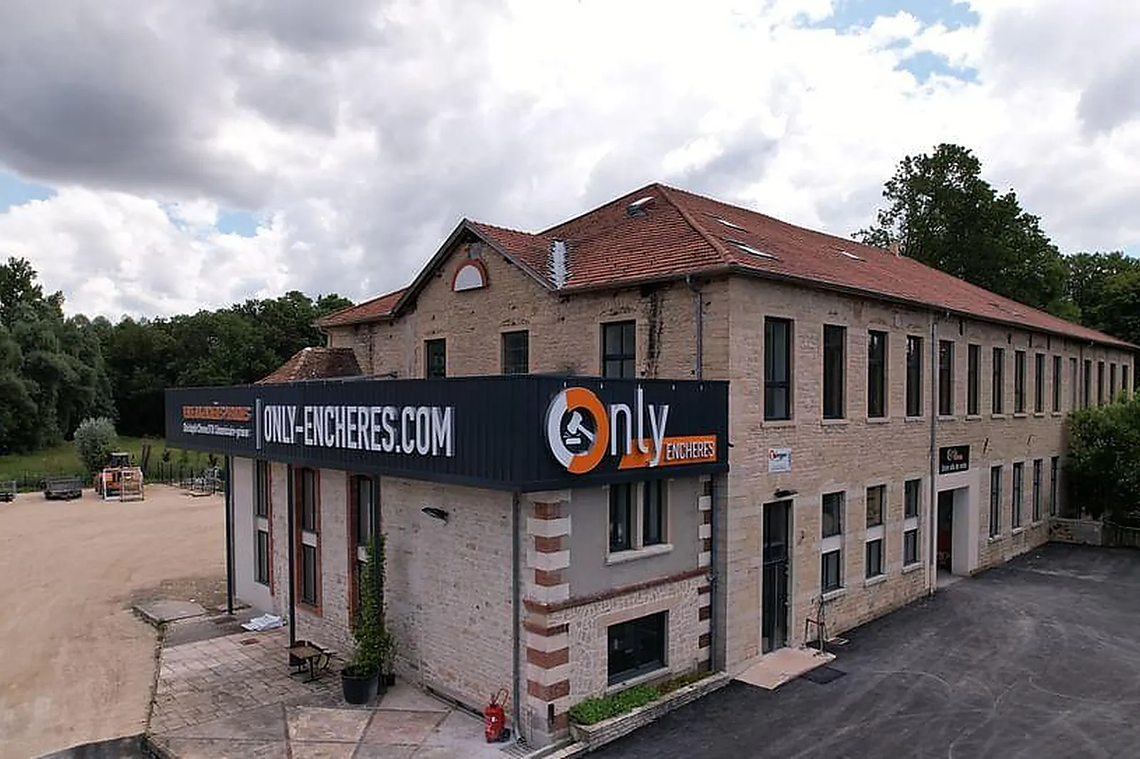 Lieux événementiels, ONLY ENCHÈRES