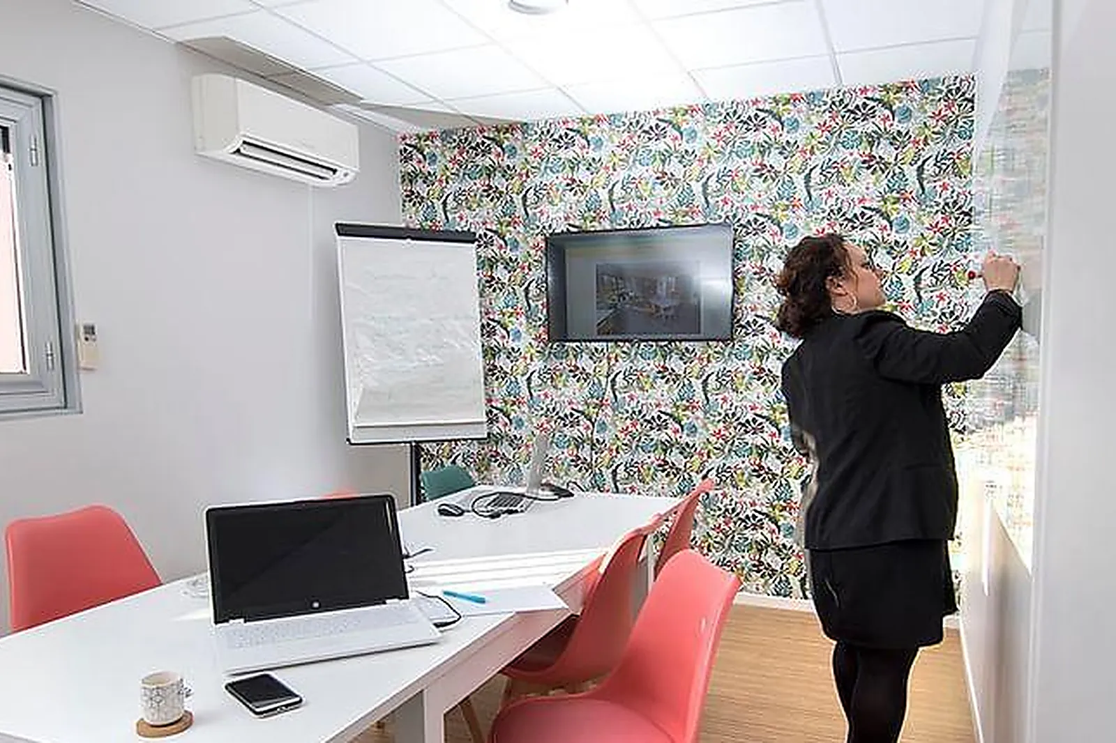 Lieux événementiels, LAST DOOR