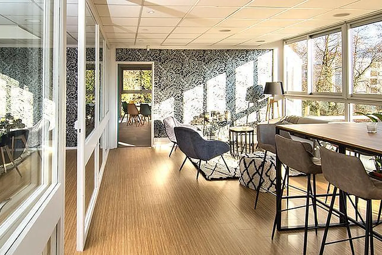 Lieux événementiels, LAST DOOR