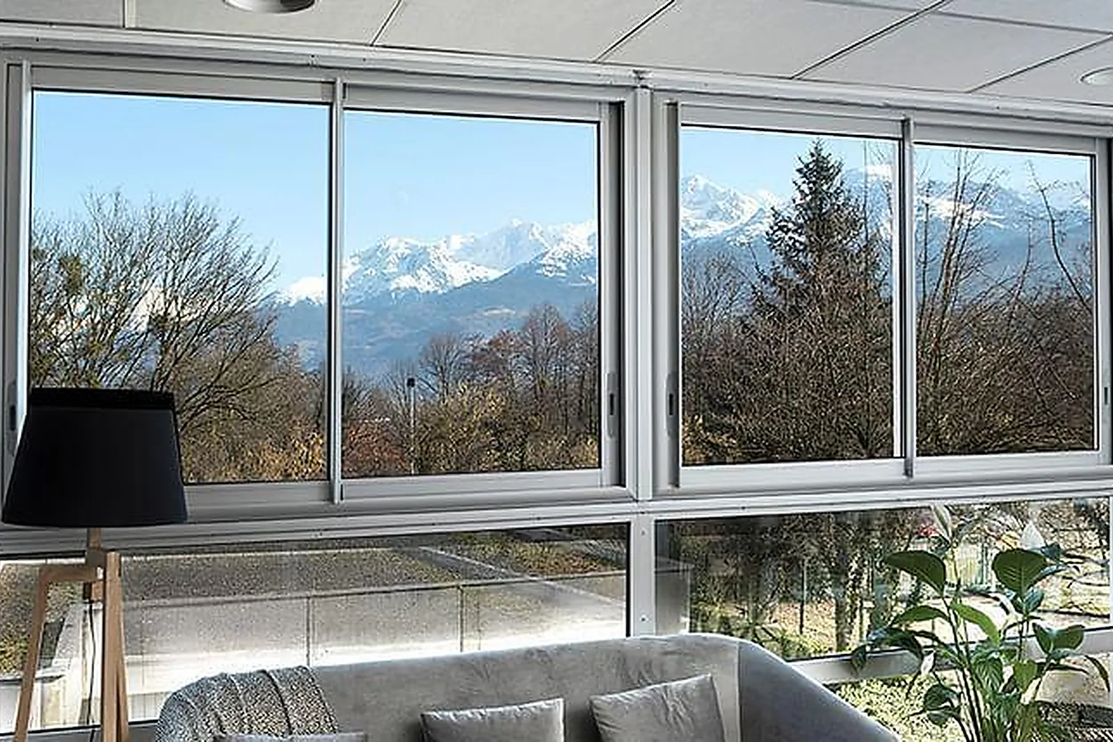 Lieux événementiels, LAST DOOR