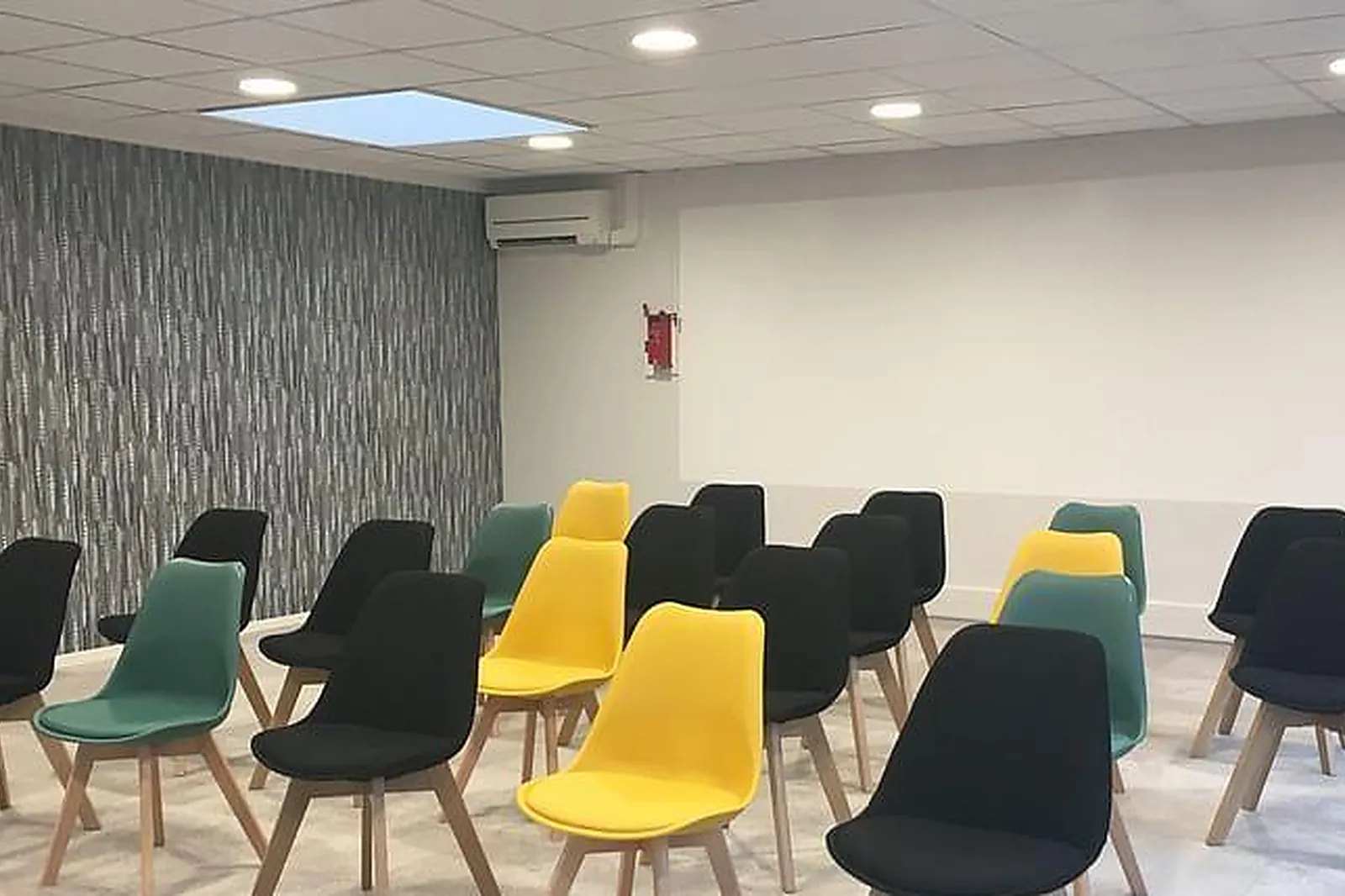 Lieux événementiels, LAST DOOR