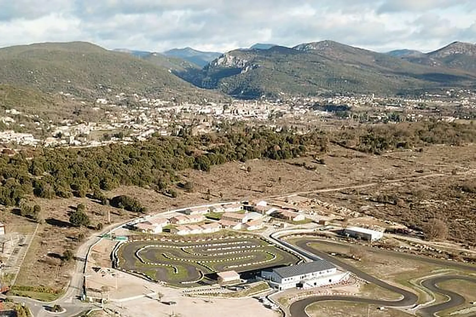 Lieux événementiels, PARC SPORTS ET LOISIRS - RÉSIDENCE***