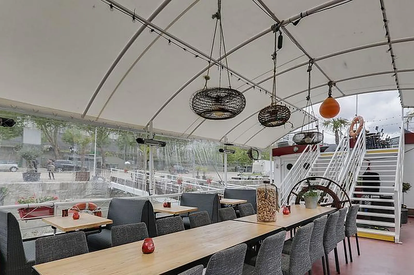 Lieux événementiels, HÔTEL LE MONT BROUILLY**