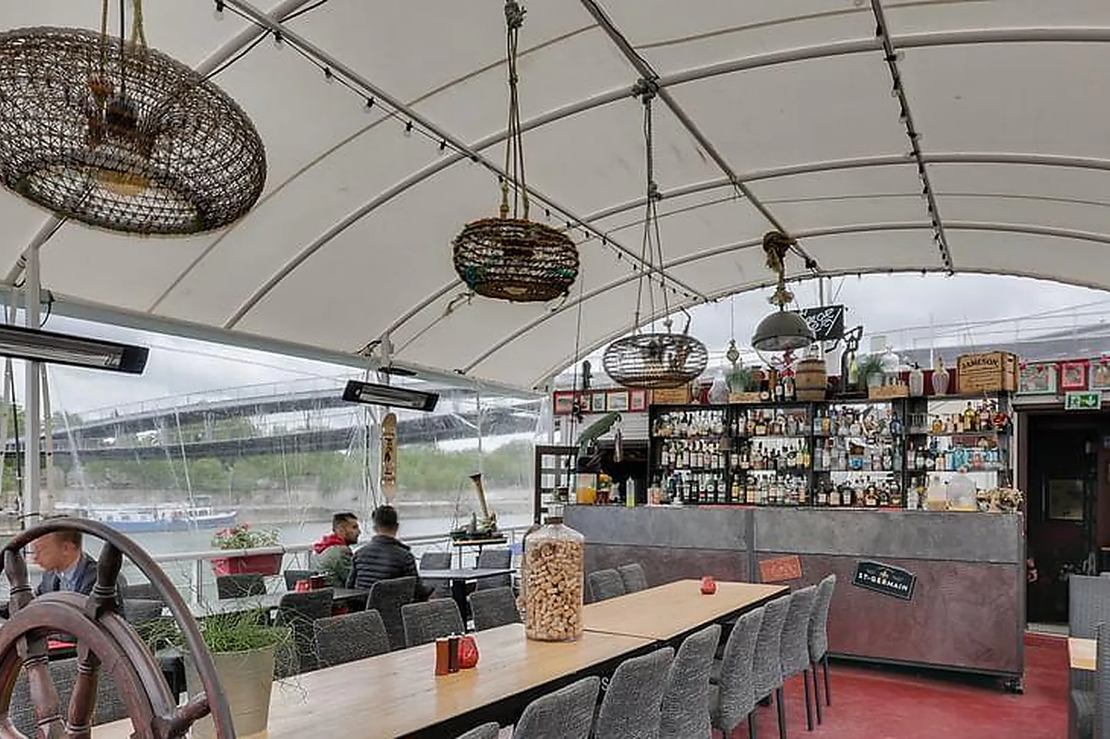 Lieux événementiels, HÔTEL LE MONT BROUILLY**