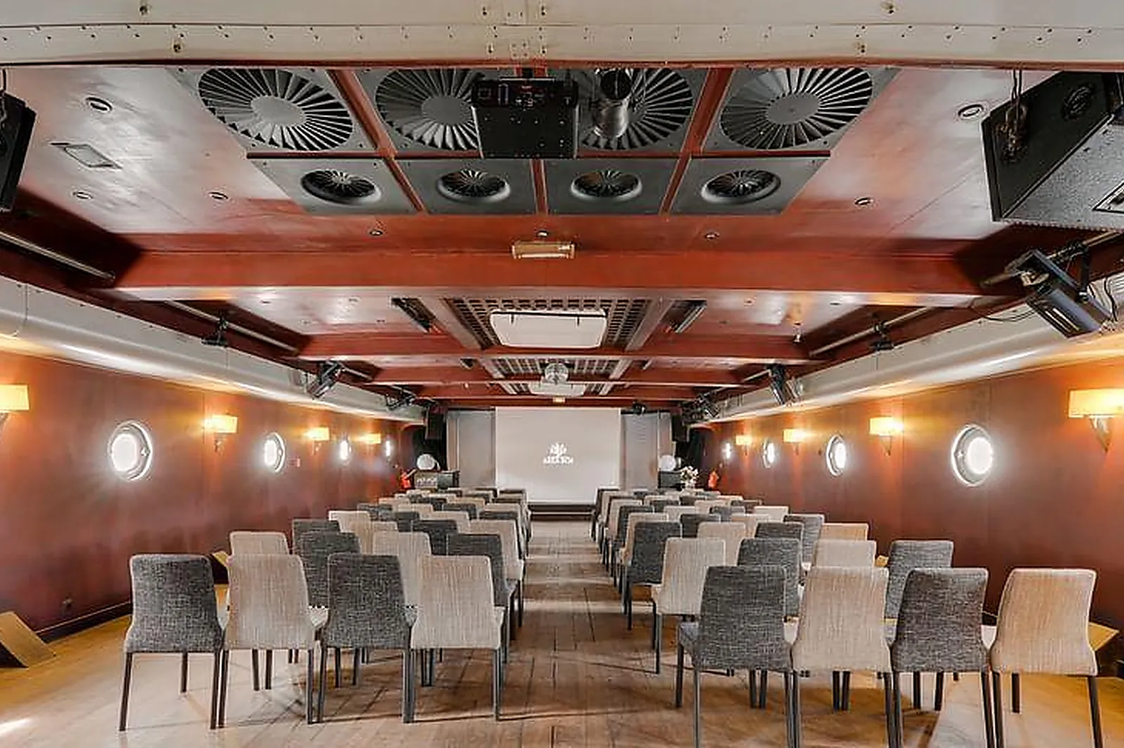 Lieux événementiels, HÔTEL LE MONT BROUILLY**