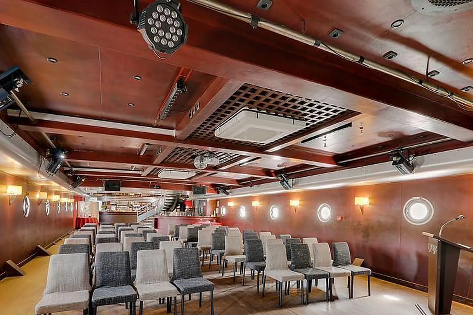 Lieux événementiels, HÔTEL LE MONT BROUILLY**