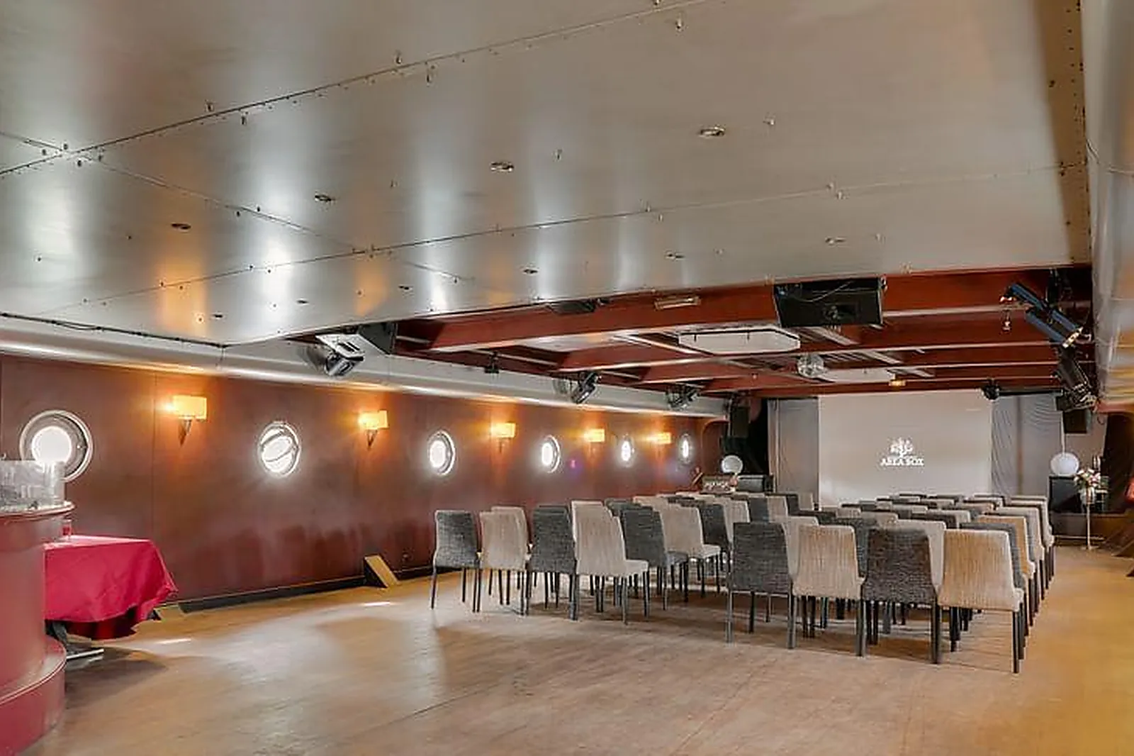 Lieux événementiels, HÔTEL LE MONT BROUILLY**