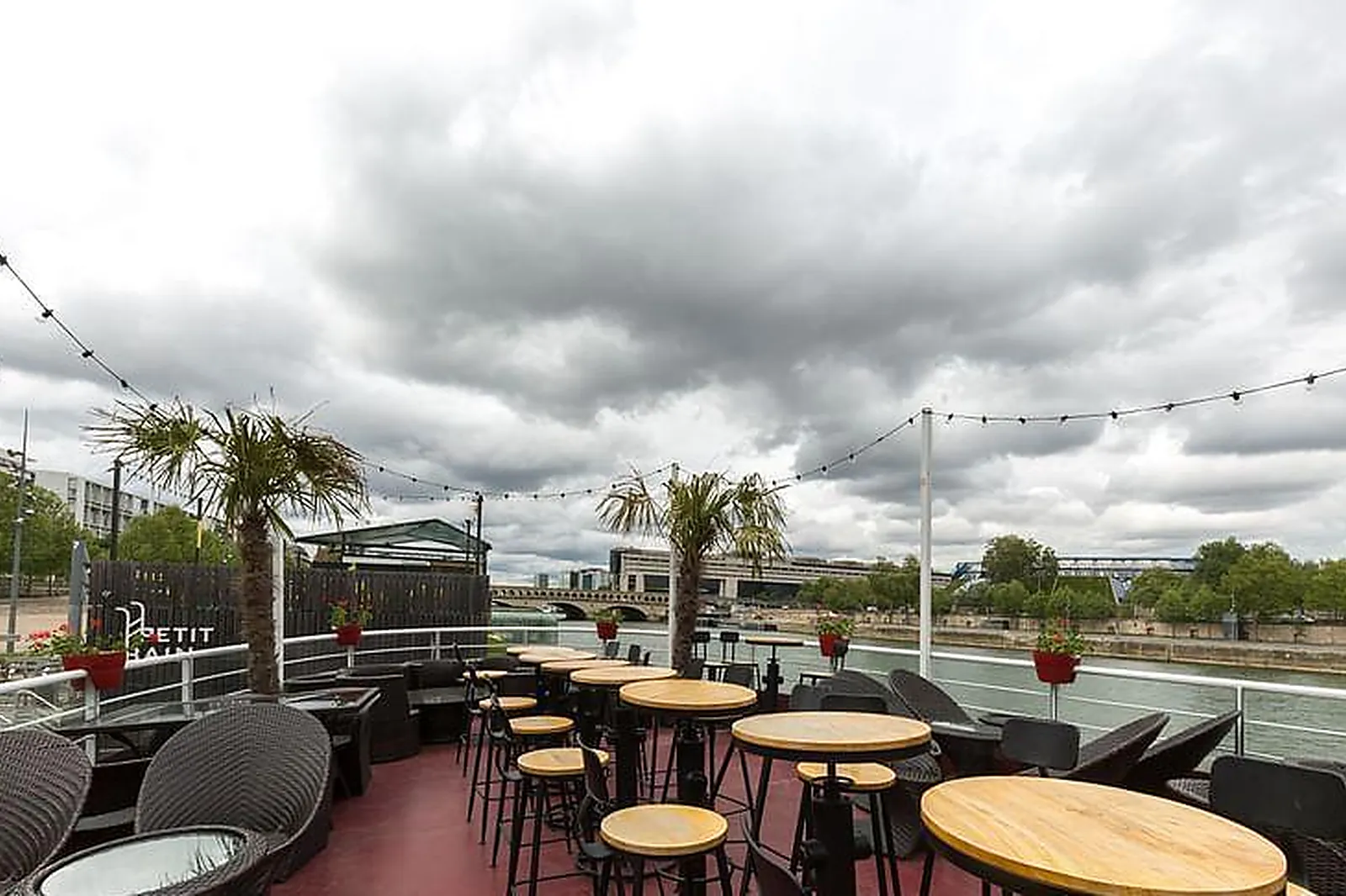 Lieux événementiels, HÔTEL LE MONT BROUILLY**