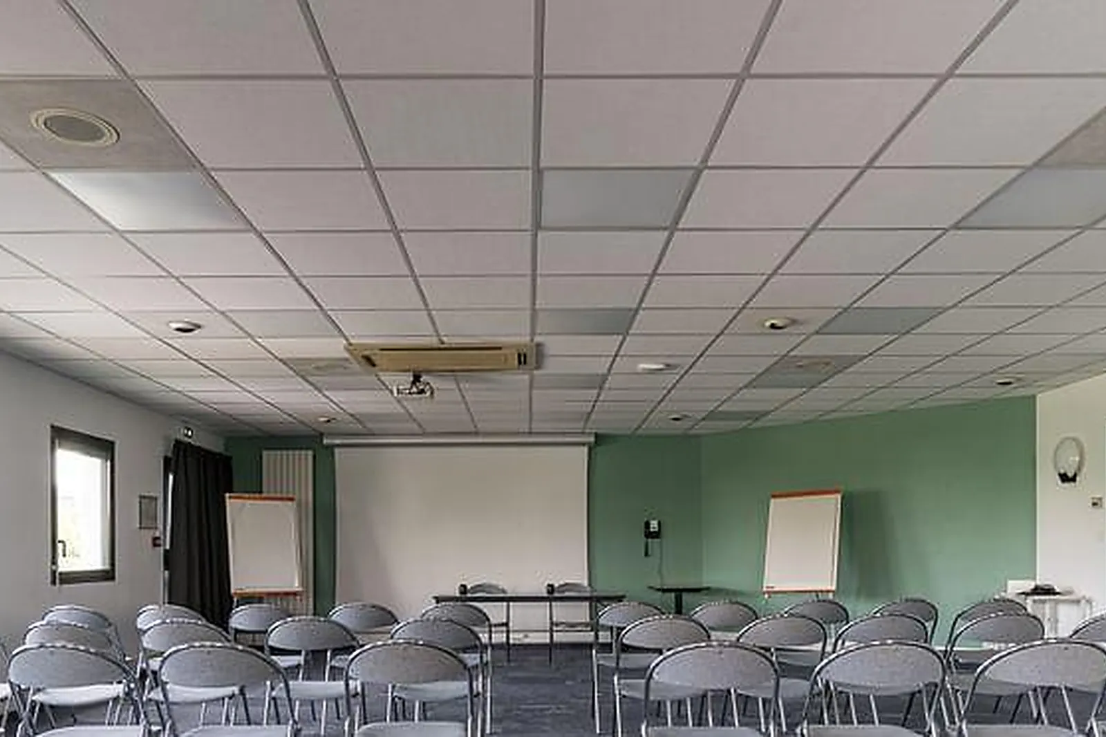 Lieux événementiels, POMO HOTEL & RETAURANT