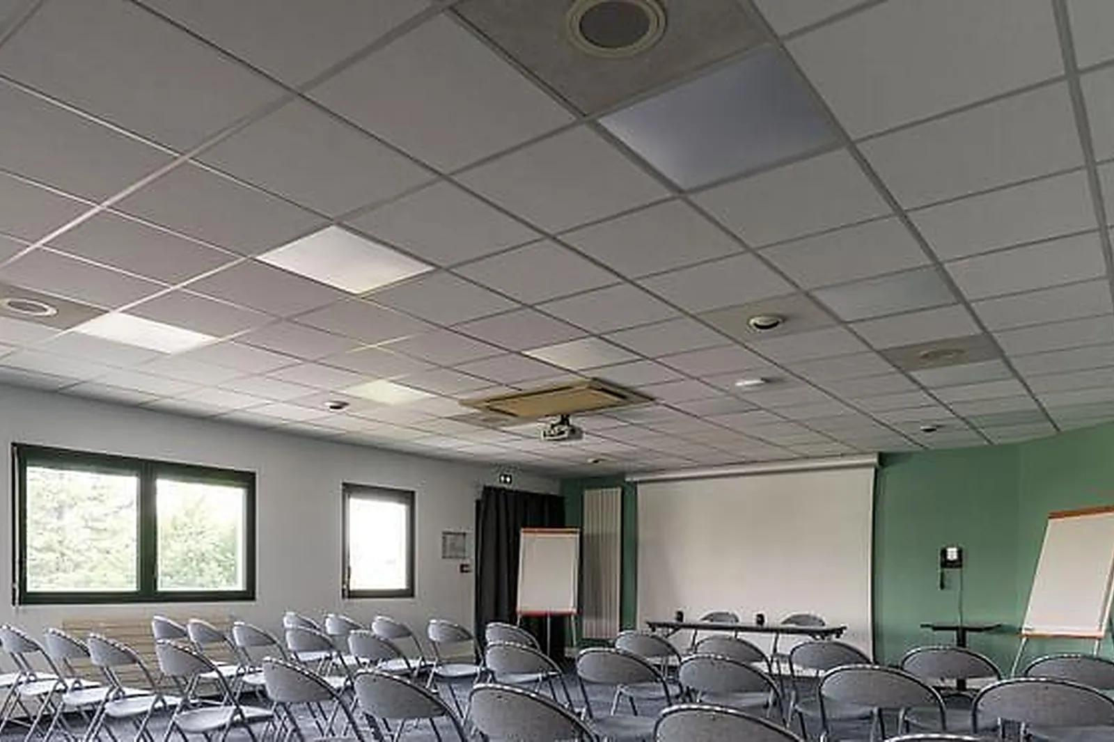 Lieux événementiels, POMO HOTEL & RETAURANT