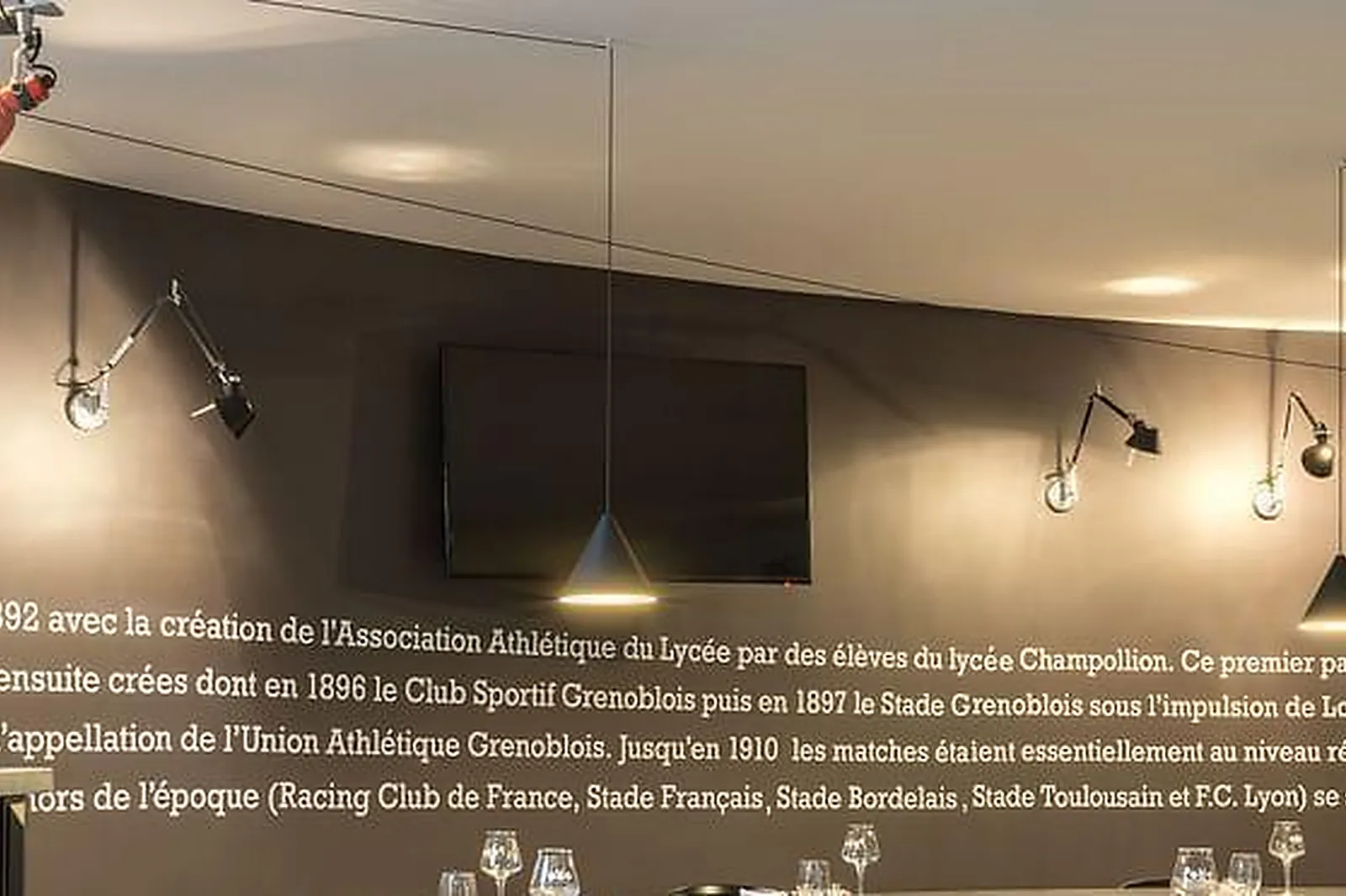 Lieux événementiels, POMO HOTEL & RETAURANT