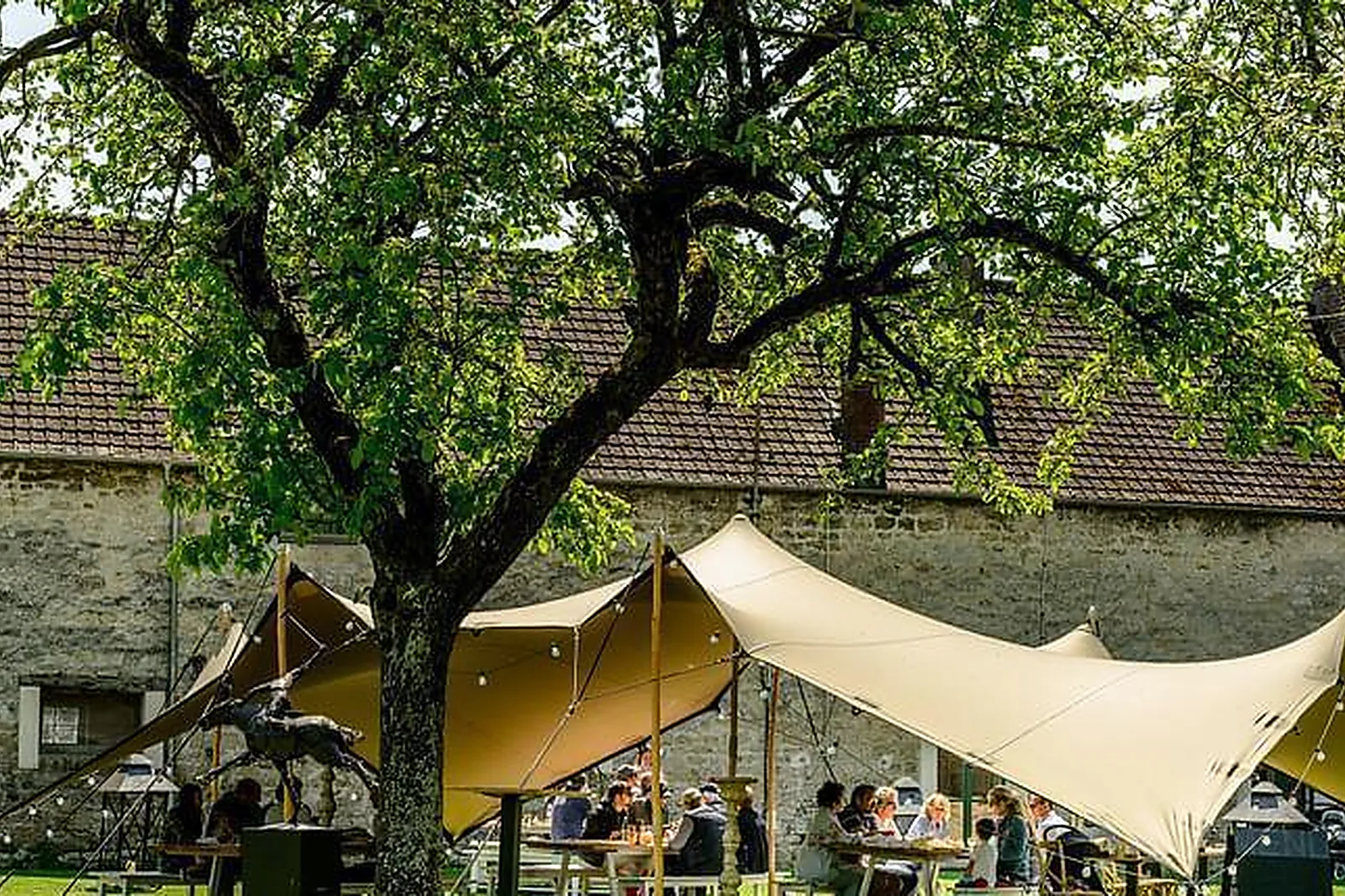 Lieux événementiels, LA CABANE DU BONHEUR