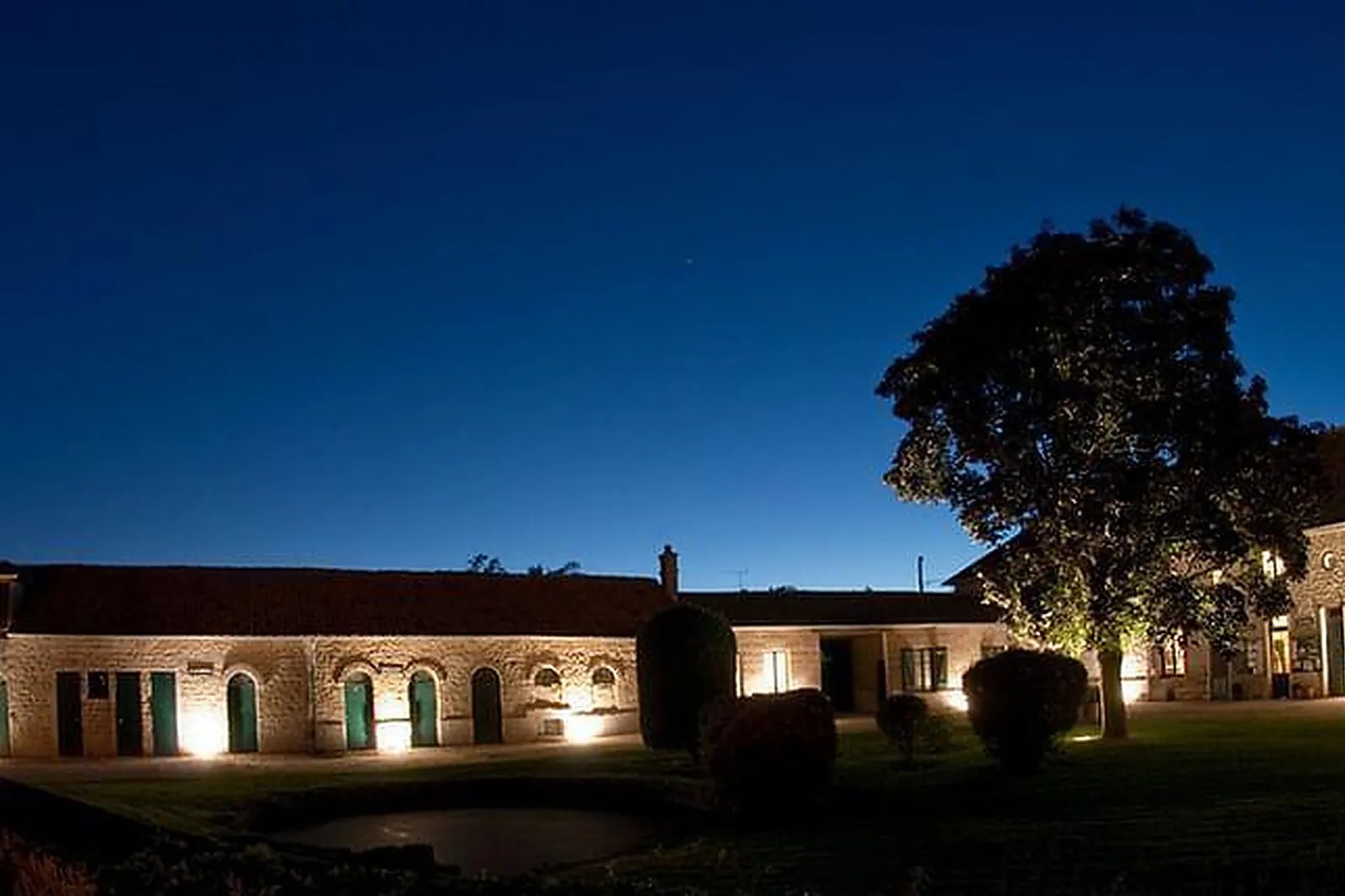 Lieux événementiels, LA CABANE DU BONHEUR