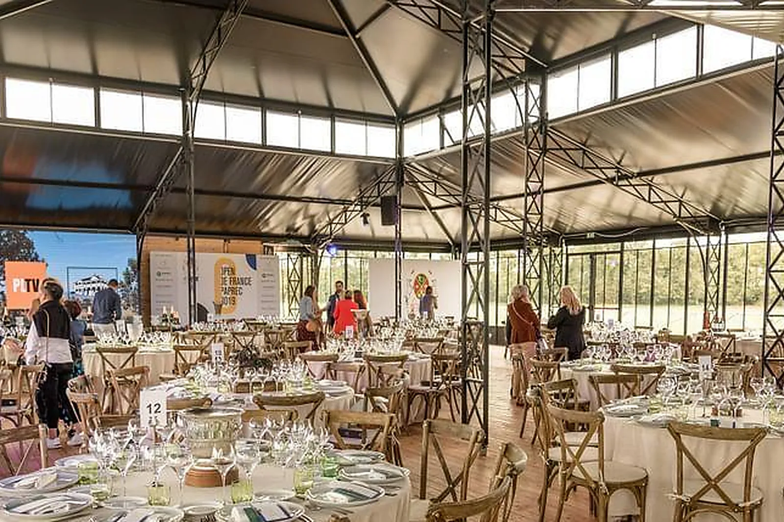 Lieux événementiels, LA CABANE DU BONHEUR