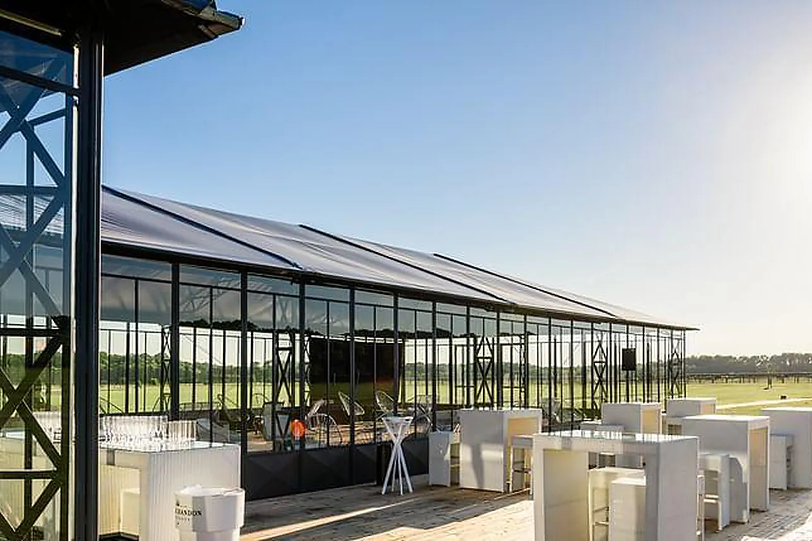 Lieux événementiels, LA CABANE DU BONHEUR