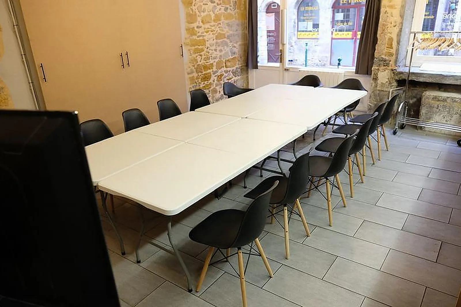 Lieux événementiels, POLYGONES SALLE DE RÉUNION