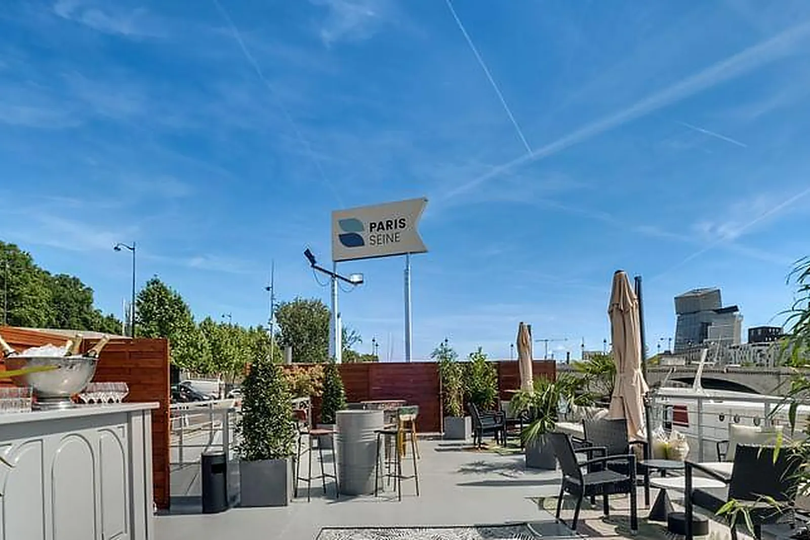 Lieux événementiels, PONTON EMILE