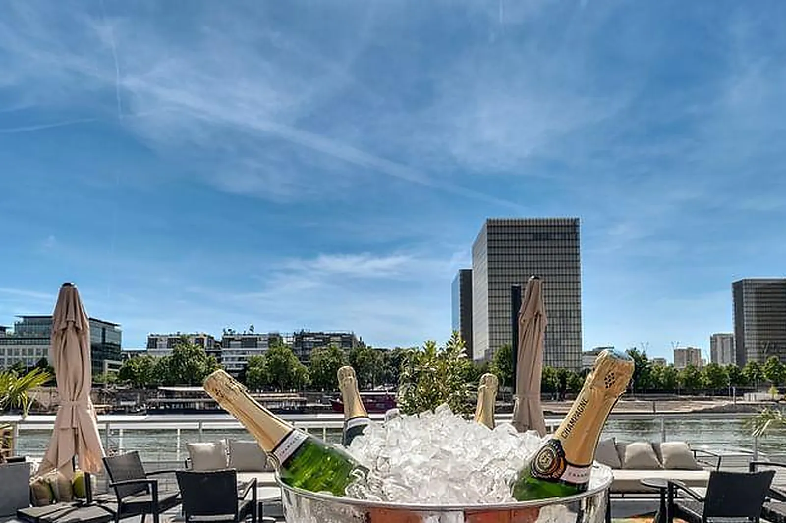 Lieux événementiels, PONTON EMILE