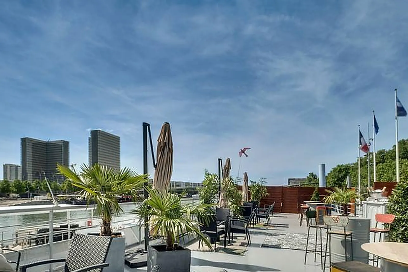 Lieux événementiels, PONTON EMILE