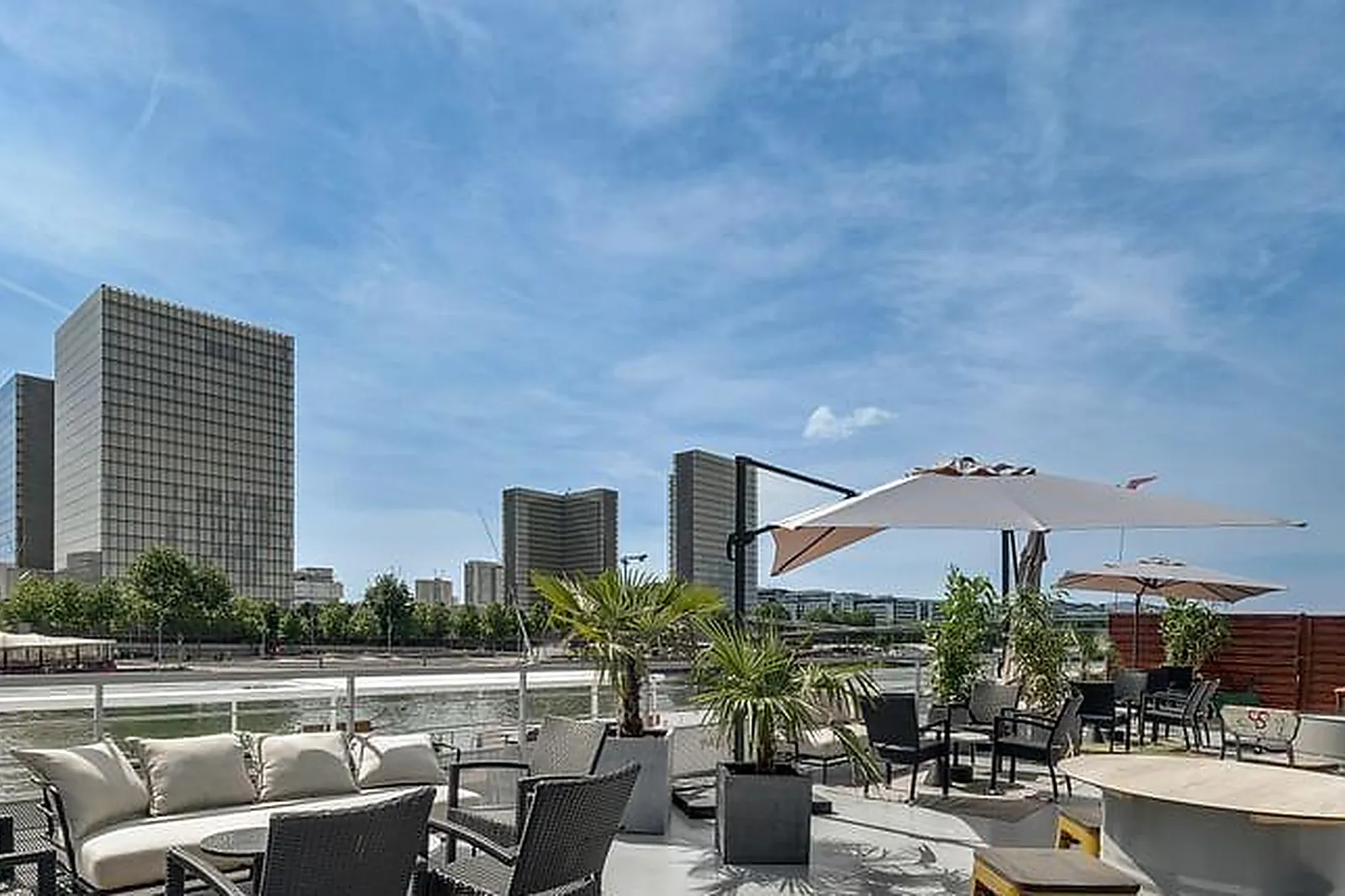 Lieux événementiels, PONTON EMILE