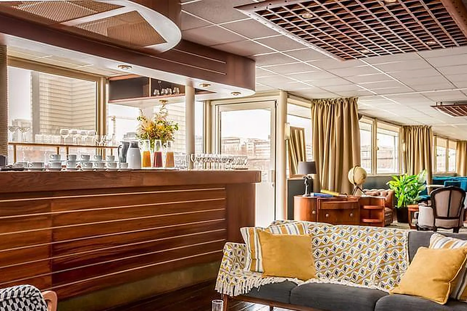 Lieux événementiels, PONTON EMILE